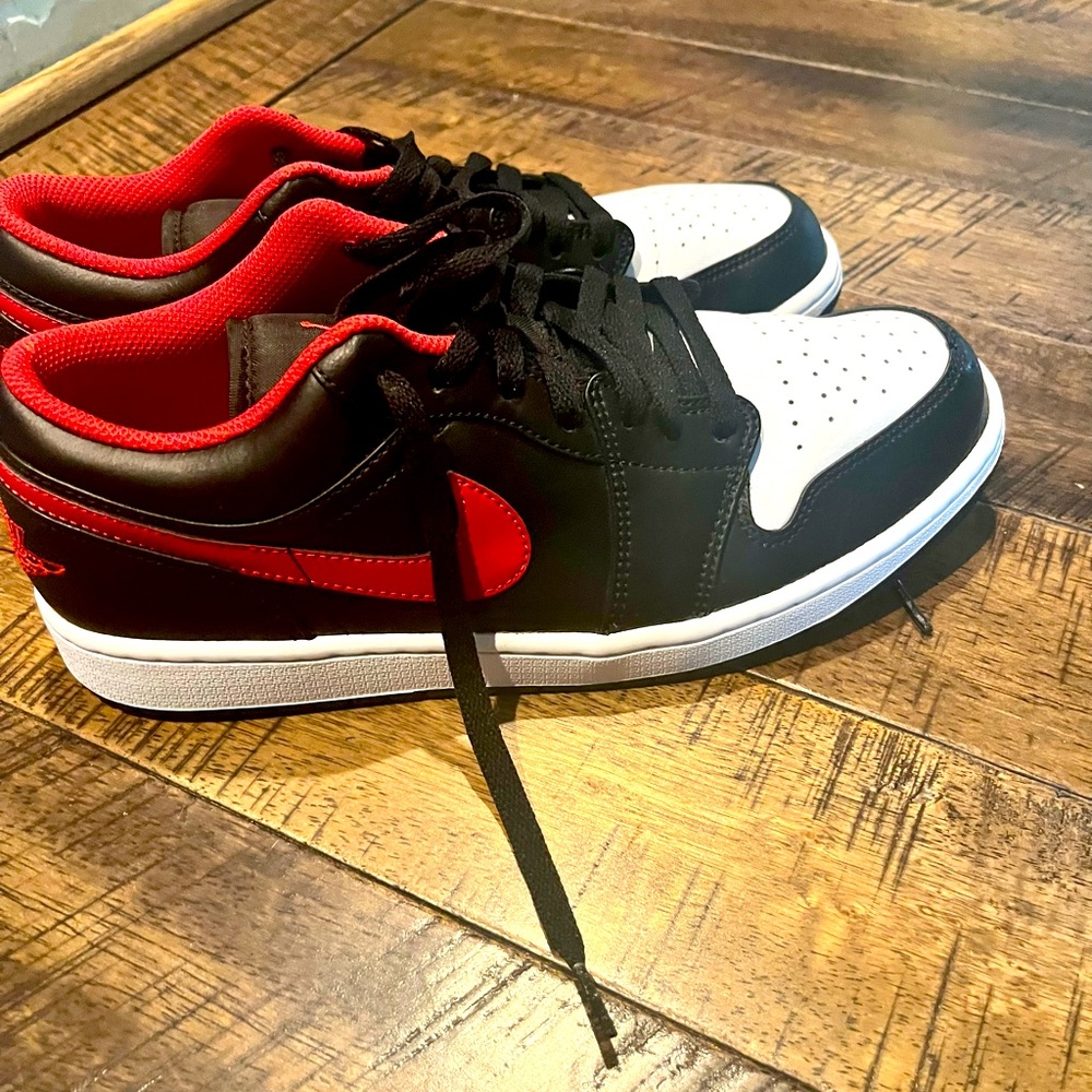 Nike Air Jordan 1 Low “White Toe” Bred Basketball 553558-063 Men’s Size 10